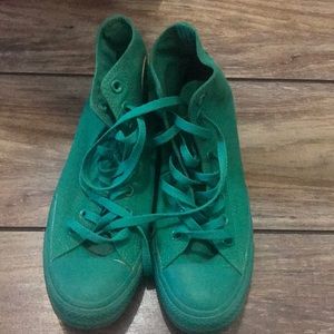 Green high top converse men’s 8 women’s 10